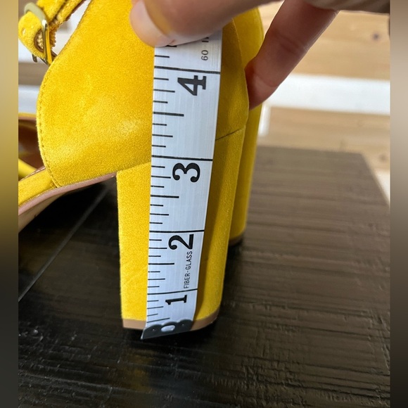 Halogen Criss Cross Block Heel Sandal Mustard Yellow SZ 7 Leather - Picture 7 of 8